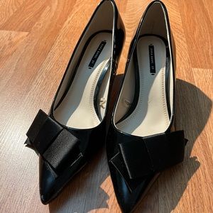 Zara Glossy black kitten heels with bow